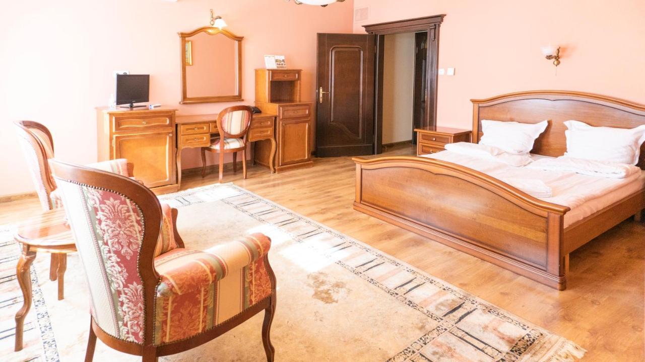 Hotel "Dworek Lesniczowka" Wodzisław Śląski 外观 照片