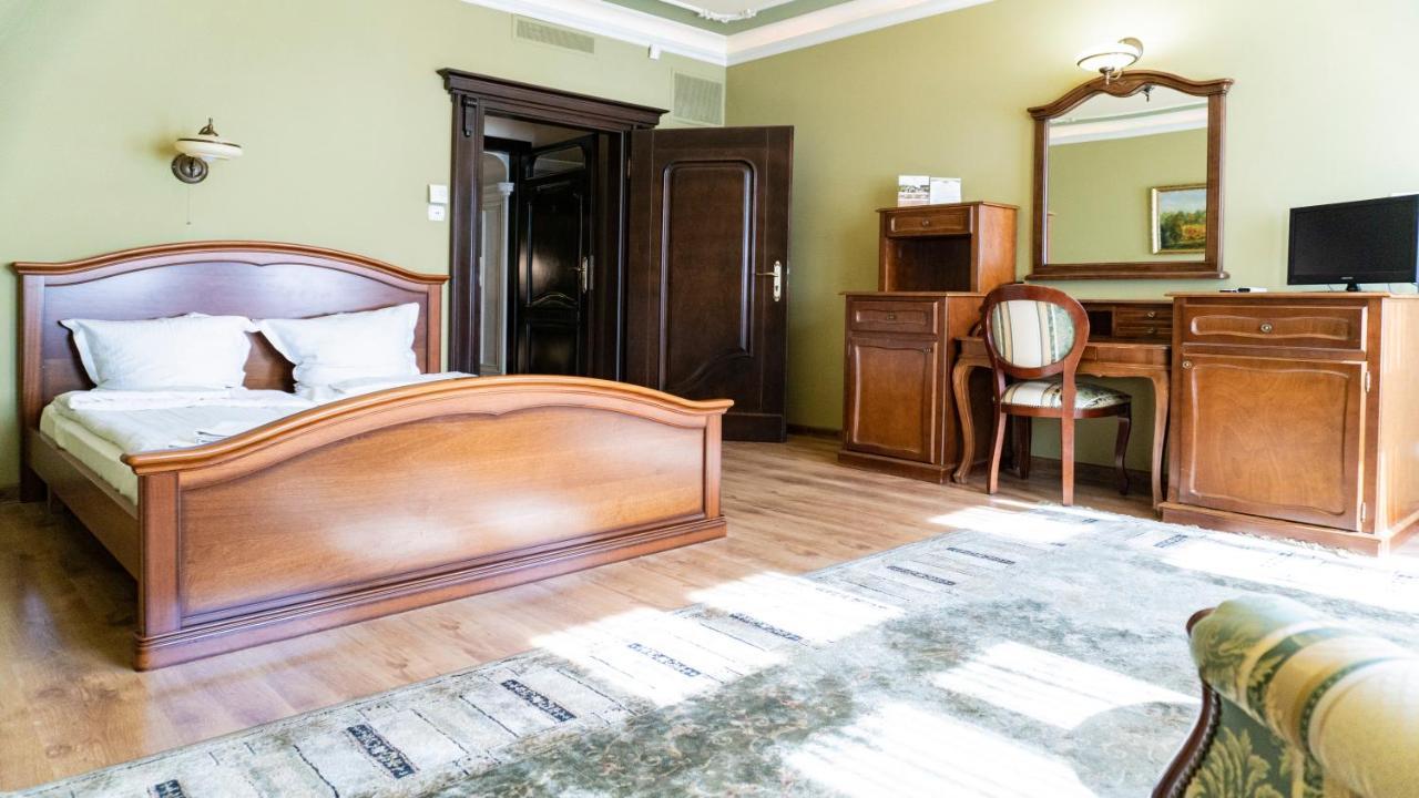Hotel "Dworek Lesniczowka" Wodzisław Śląski 外观 照片