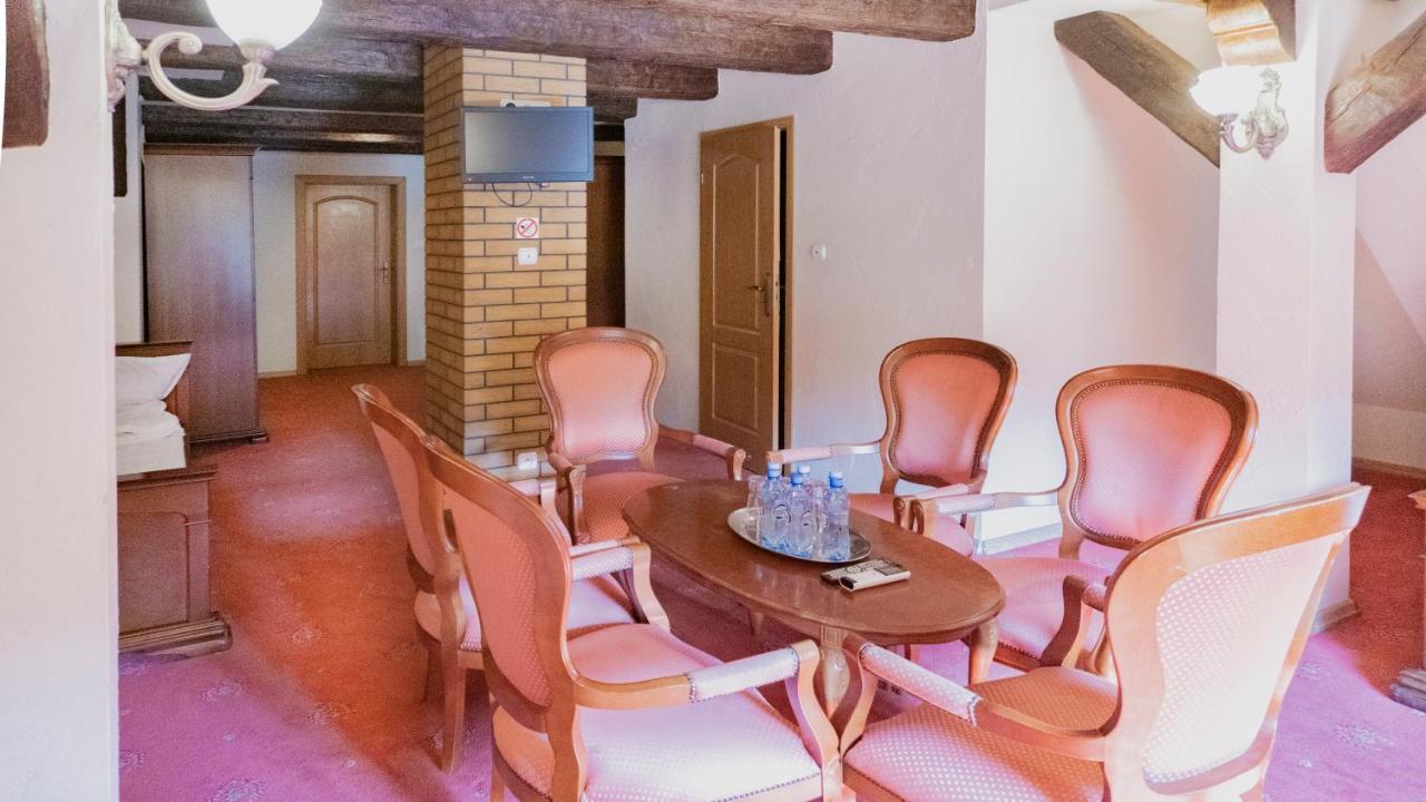 Hotel "Dworek Lesniczowka" Wodzisław Śląski 外观 照片