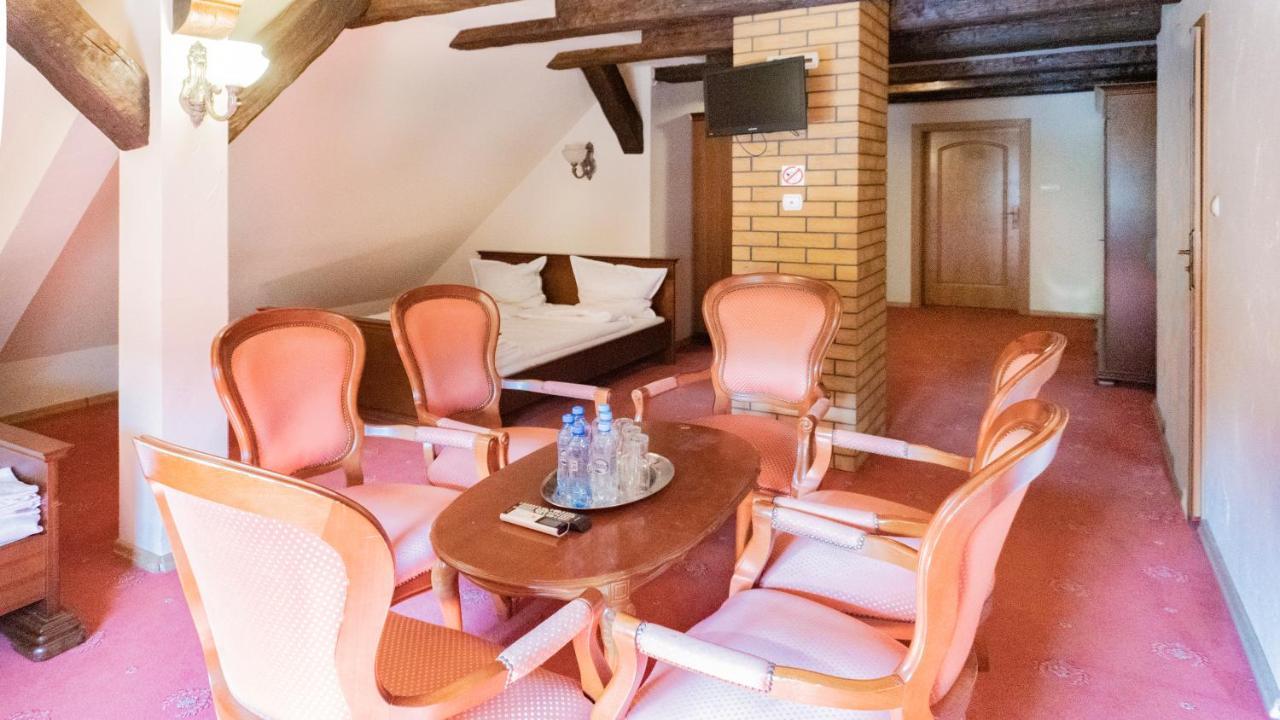 Hotel "Dworek Lesniczowka" Wodzisław Śląski 外观 照片