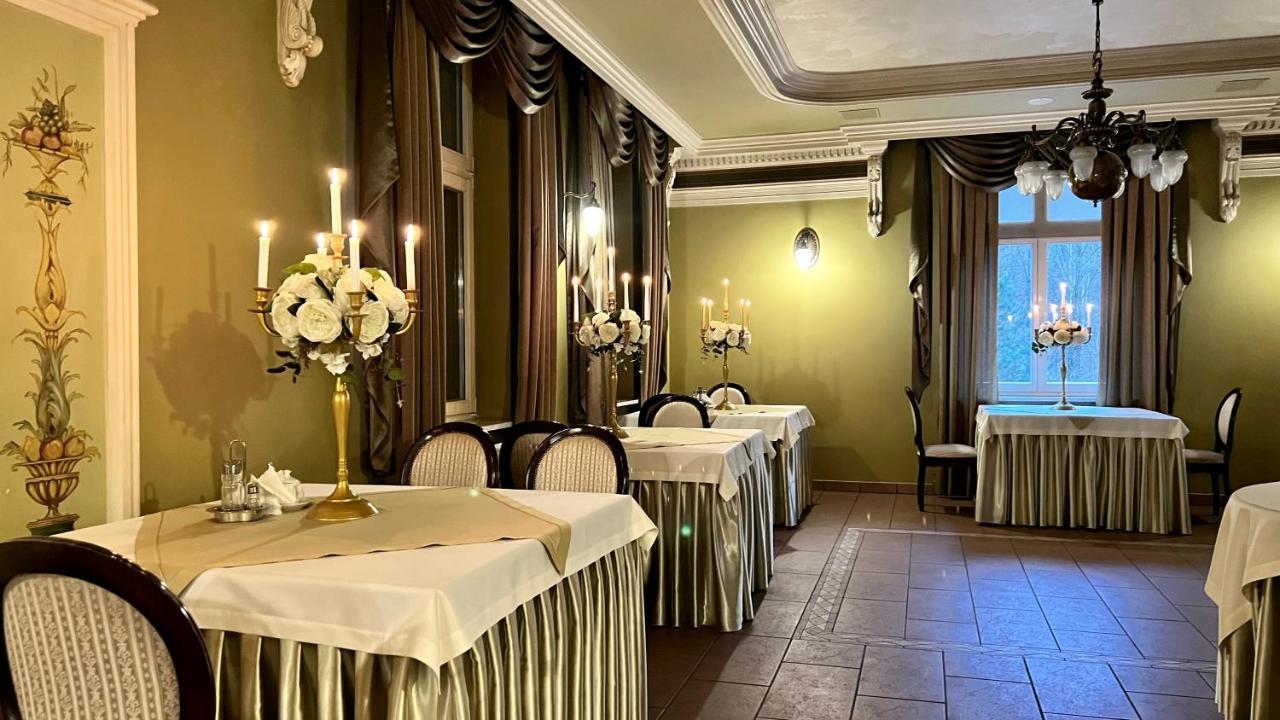 Hotel "Dworek Lesniczowka" Wodzisław Śląski 外观 照片