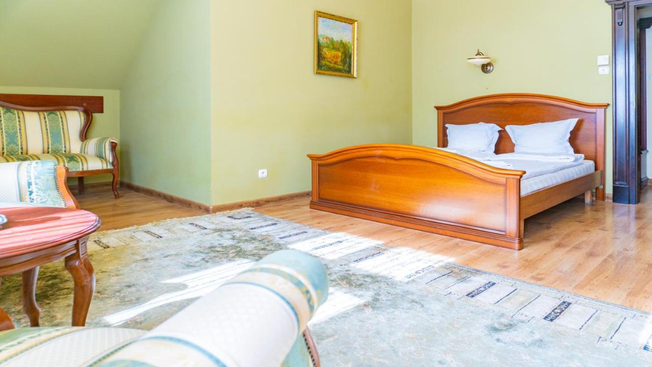 Hotel "Dworek Lesniczowka" Wodzisław Śląski 外观 照片