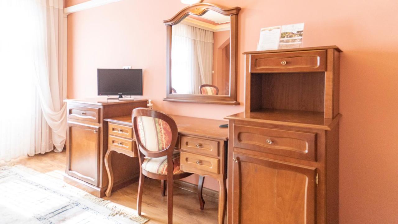 Hotel "Dworek Lesniczowka" Wodzisław Śląski 外观 照片