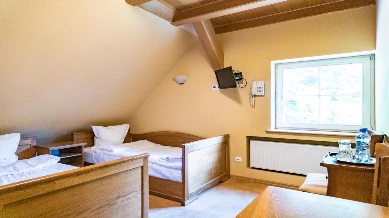 Hotel "Dworek Lesniczowka" Wodzisław Śląski 外观 照片