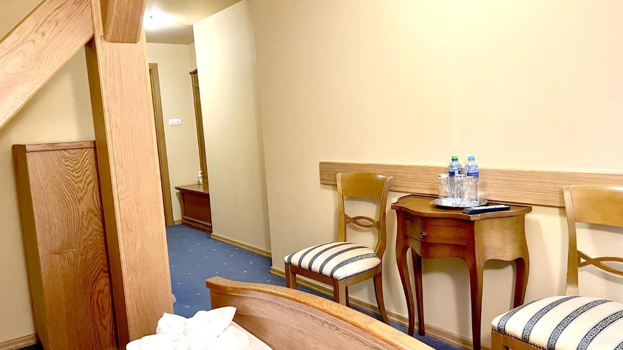 Hotel "Dworek Lesniczowka" Wodzisław Śląski 外观 照片