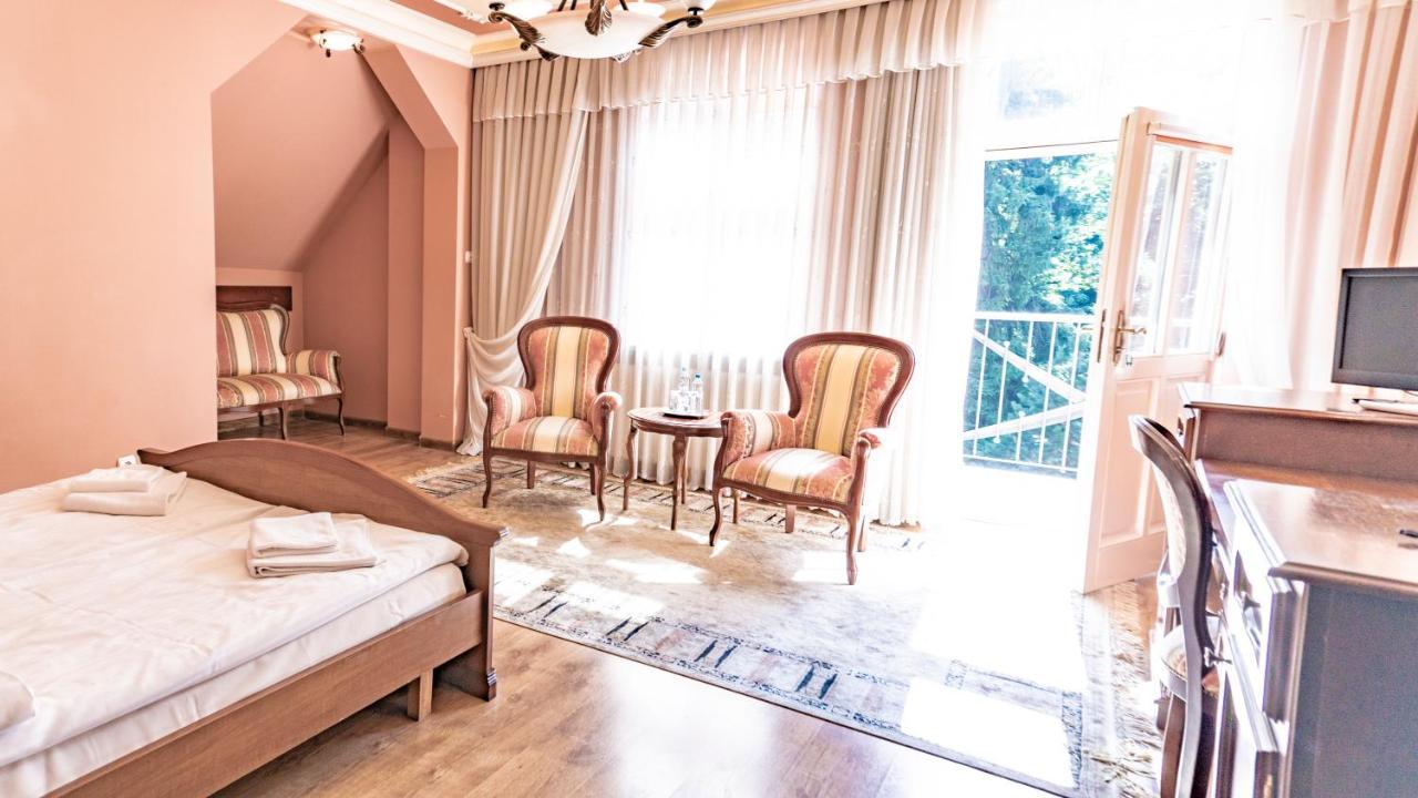 Hotel "Dworek Lesniczowka" Wodzisław Śląski 外观 照片