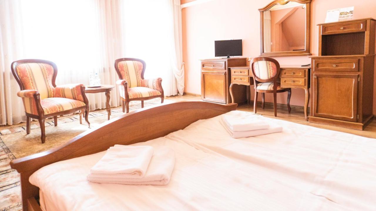 Hotel "Dworek Lesniczowka" Wodzisław Śląski 外观 照片