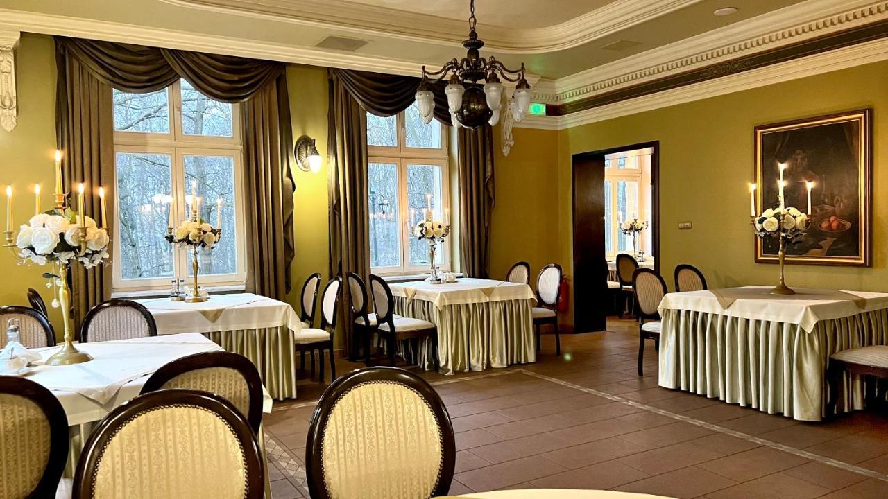 Hotel "Dworek Lesniczowka" Wodzisław Śląski 外观 照片