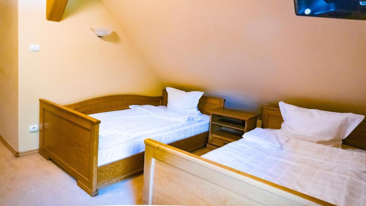 Hotel "Dworek Lesniczowka" Wodzisław Śląski 外观 照片