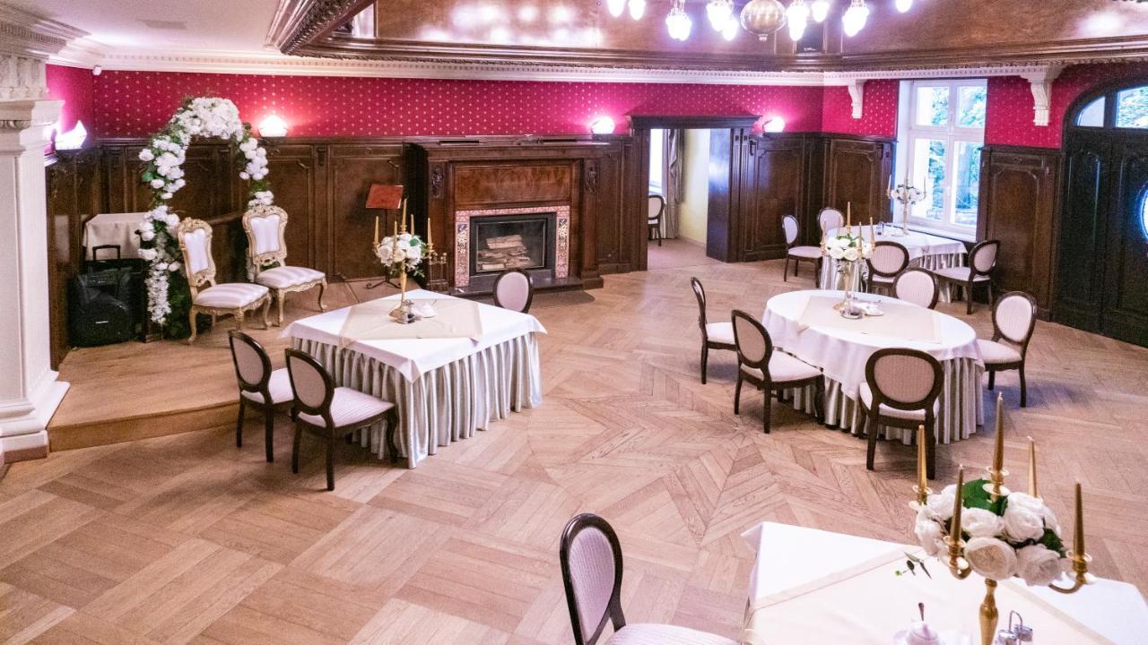 Hotel "Dworek Lesniczowka" Wodzisław Śląski 外观 照片